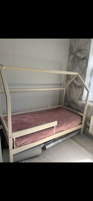 Детская кровать в идеальном состоянии