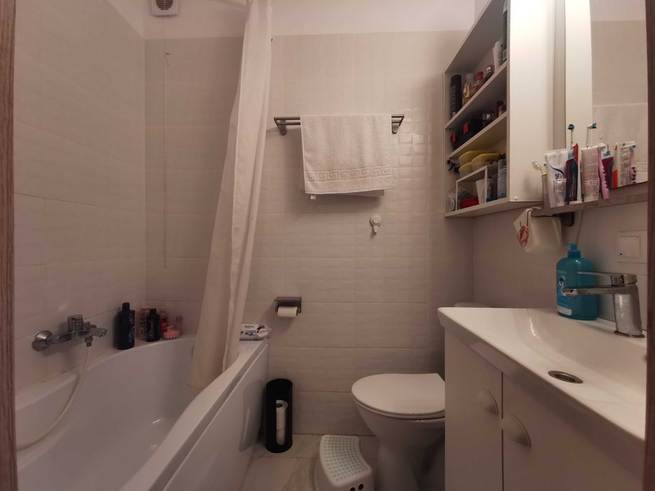 Apartament 4 camere decomandat, Damaroaia