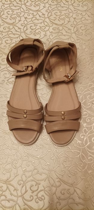 Женская кожаная обувь.