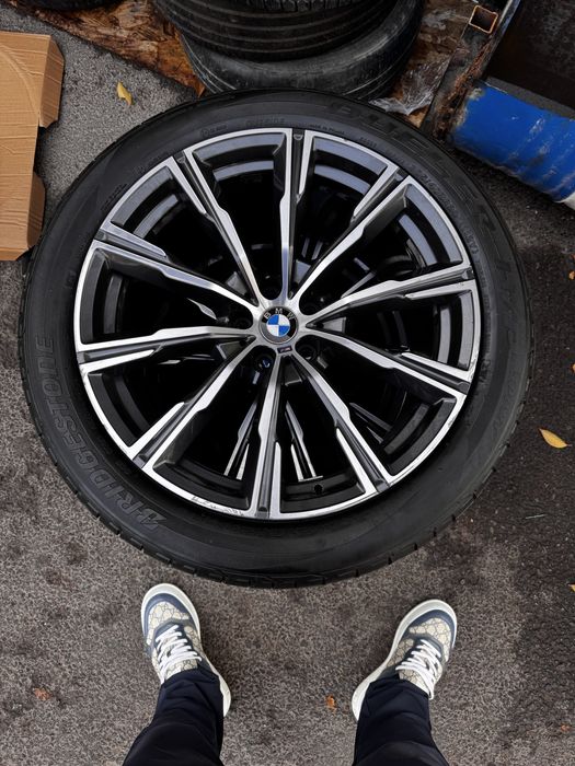 Продам комплект зимних шин Bridgestone с шипами