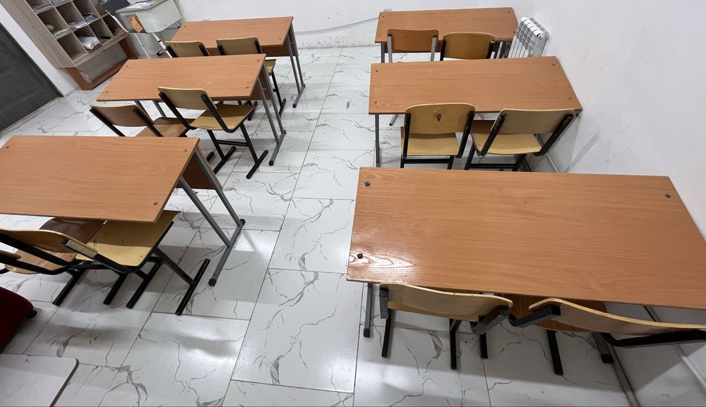Парты со стульями