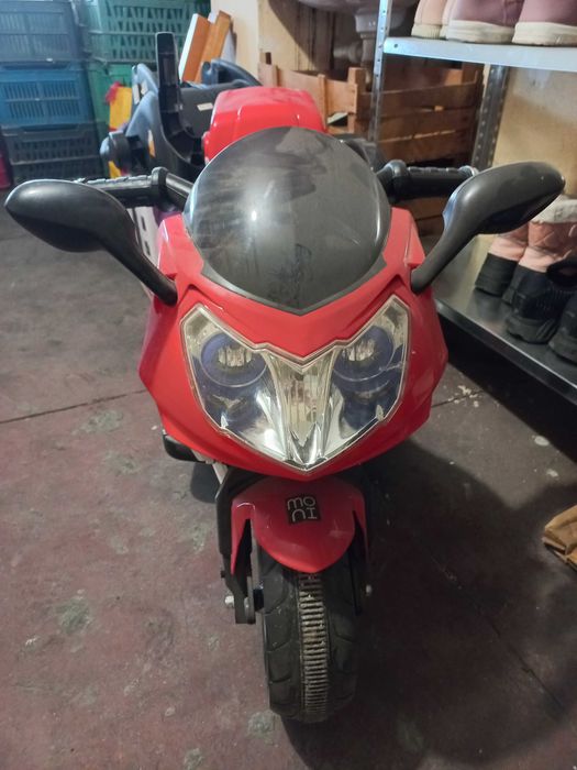 Детски акумолаторен мотор.