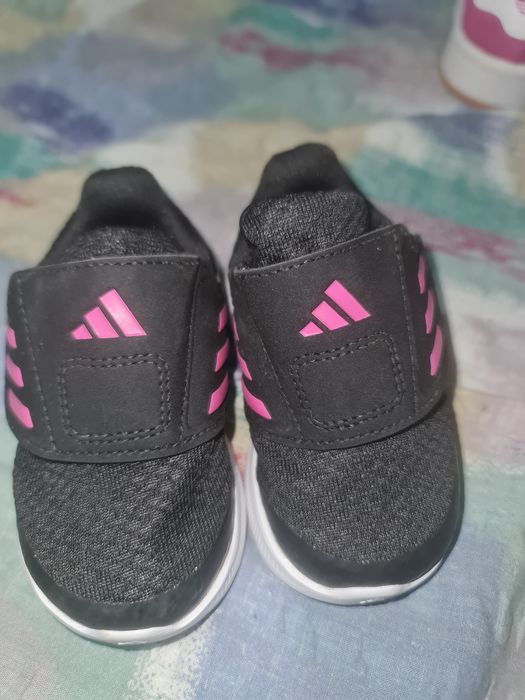 Adidas marimea 19 + papucii de casa cadou nr 21