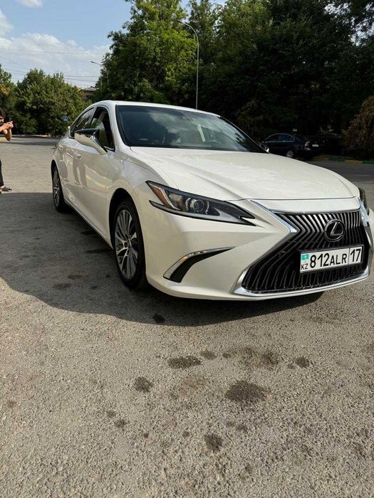 Продам автомобиль Lexus ES350