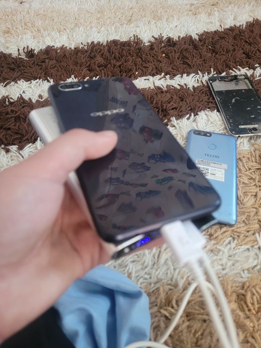 Продам телефоны 5 штук