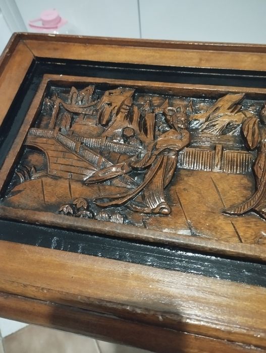 Прекрасна масичка със дърворезба