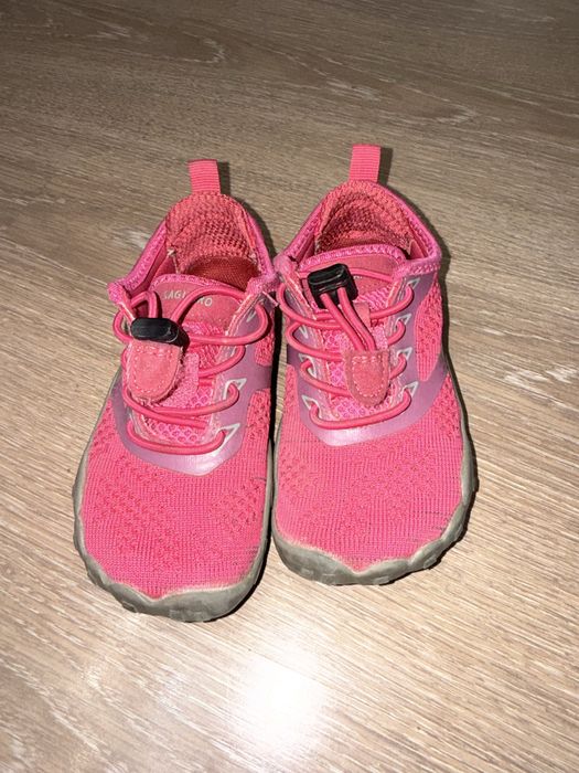 Продам детские кроссовки