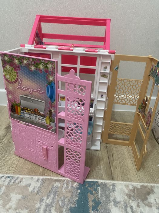 Продам домик для Барби кукольный домик