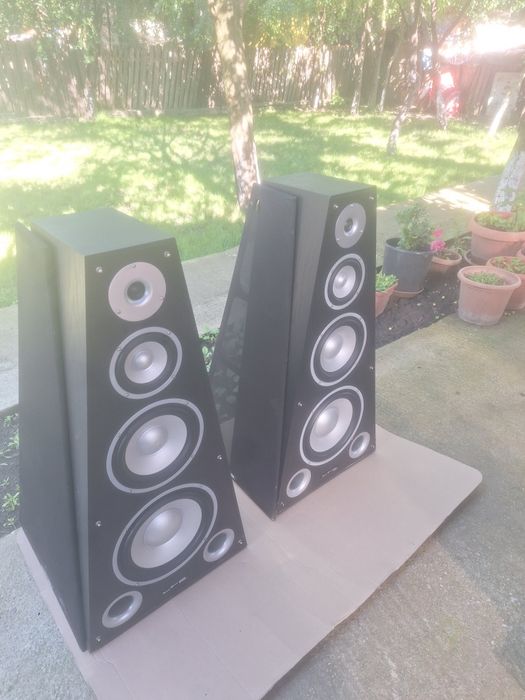 Boxe audio cu design piramidal