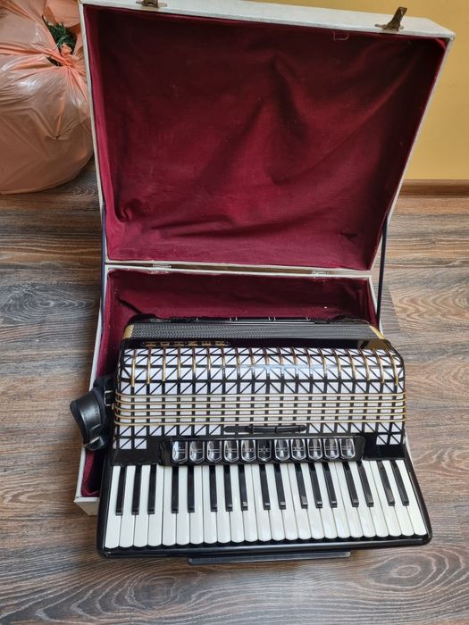 Vând acordeon Hohner Atlantic IV Deluxe