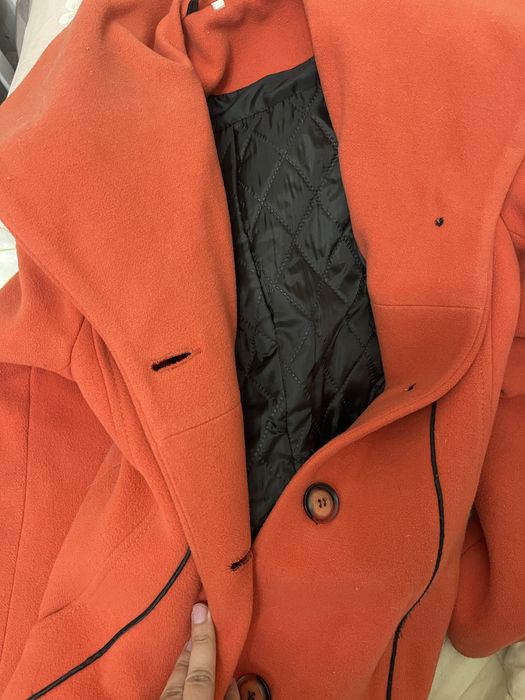 Продам пальто  красное