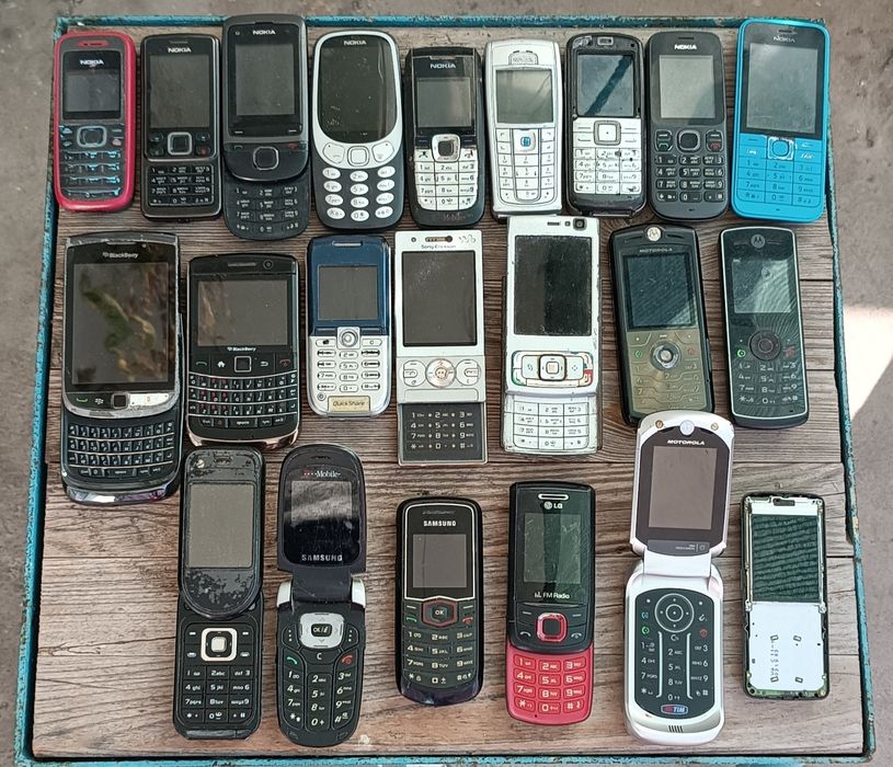 Ретро телефони  с копчета и тъч скрийн