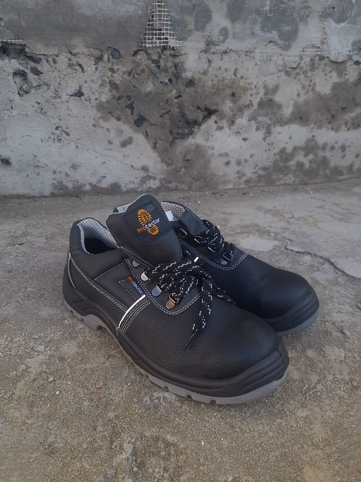 Продаётся спецобувь