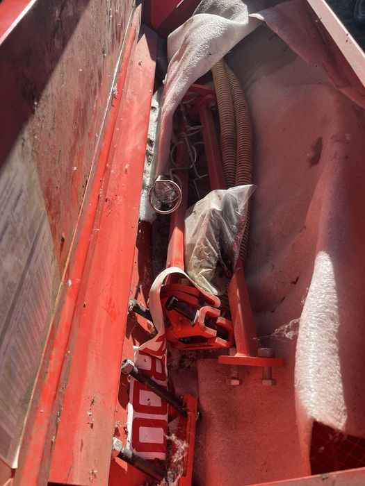 Vand cutii fertilizare pentru prasitoare Gaspardo