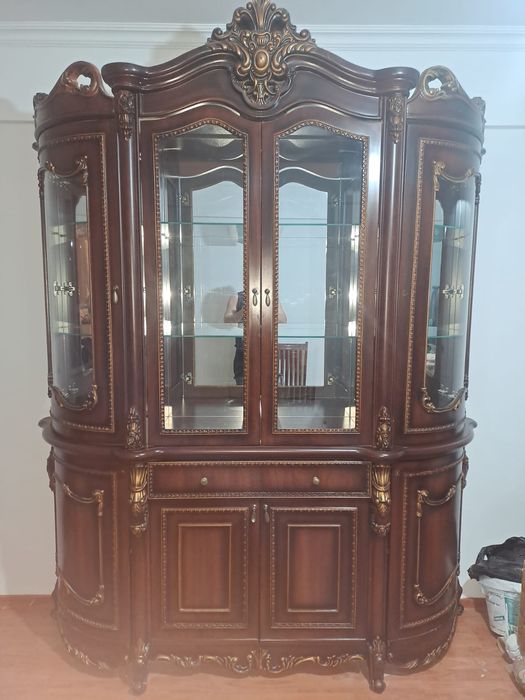 Сервант для гостинной или зала