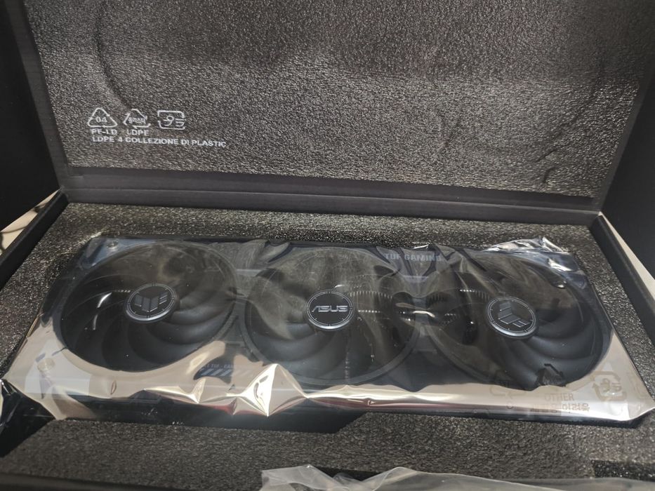 RTX 5070 Ti ASUS TUF Gaming