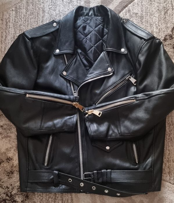 Vind  geaca piele naturală moto-rock bărbătească  impecabilă.