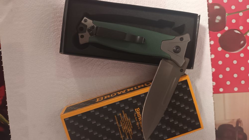 Vând briceag browning