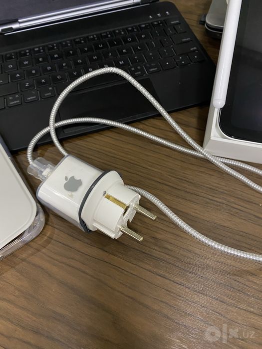 Цена договорная,iPad A16, 128gb, 31 цикл, 99% емкость, полный комплект