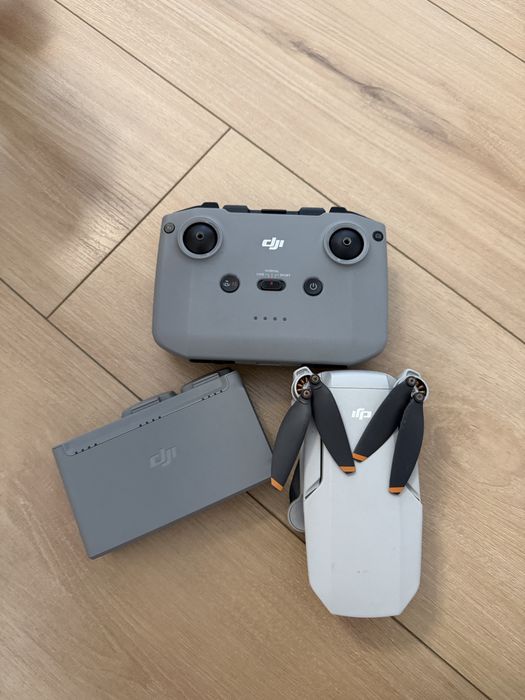 Vand drona dji mini 2 cu defect