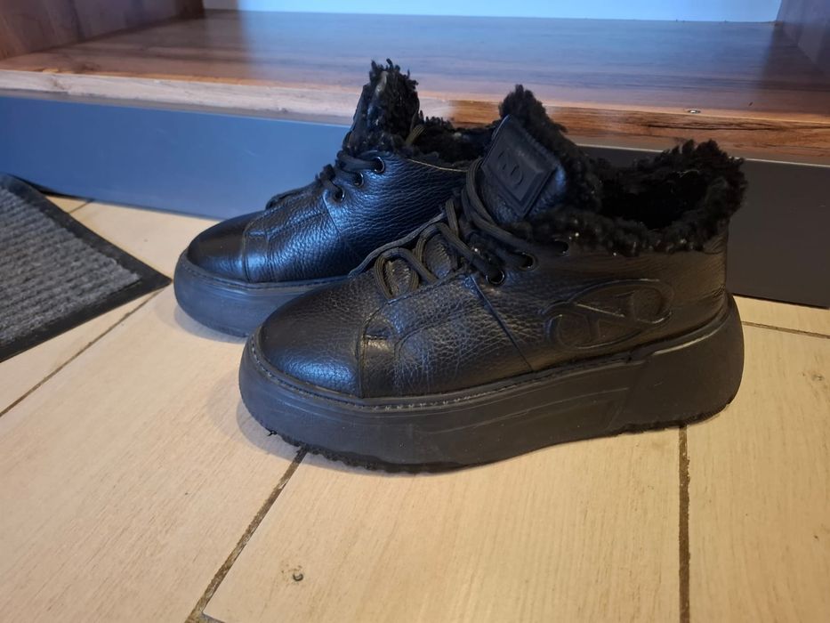 Продам обувь по 7000 размер 37