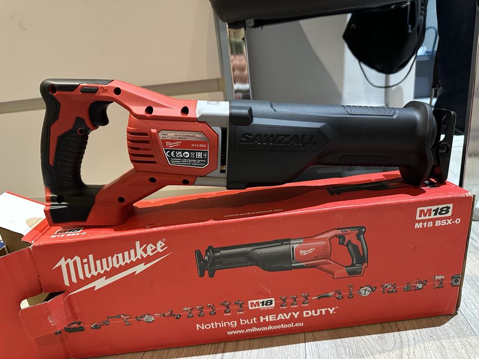 Fierăstrău sabie Milwaukee M18 BSX , produs nou , fabricatie 2025