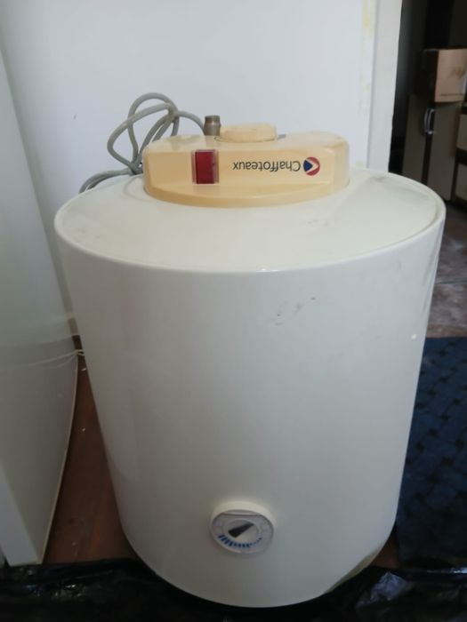 Vând boiler electric 50l