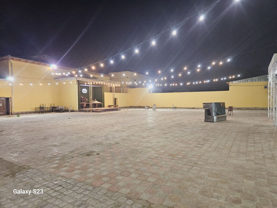 Нотурар бино сотилади