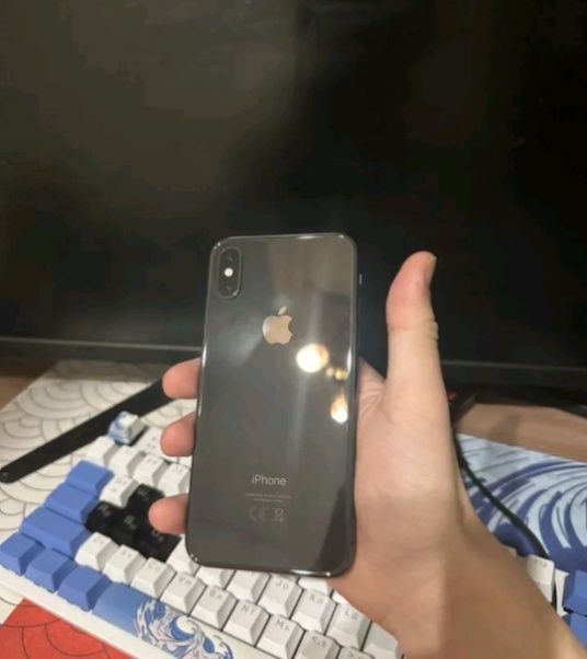 Телефон iPhone xs на 64 гб б/у