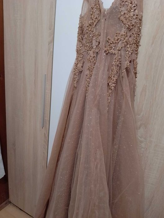 Официална рокля .