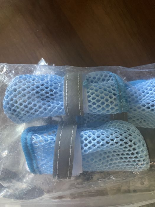 Продам обувь для собаки