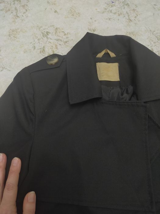 Женский плащ черный