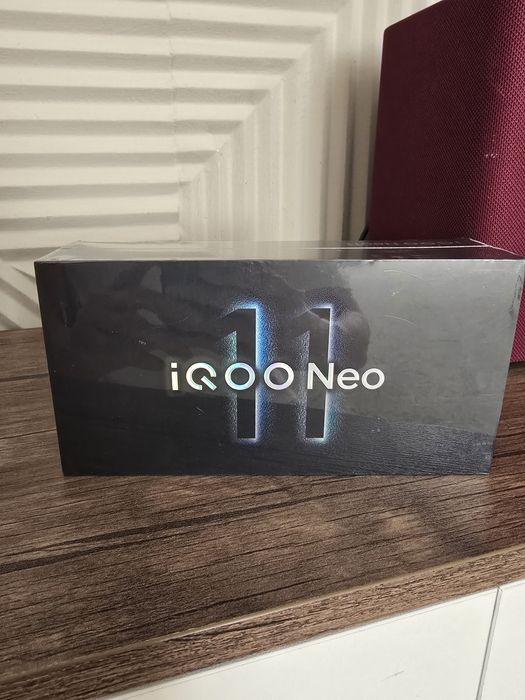 IQOO Neo 11.   12/256