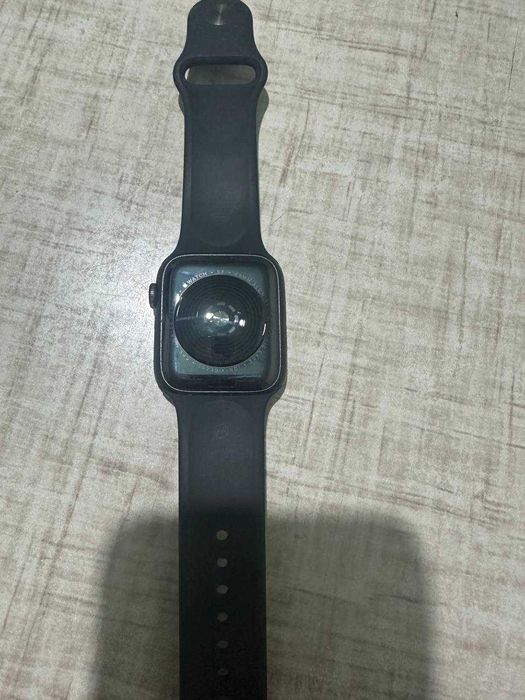 Apple watch Se  продаю