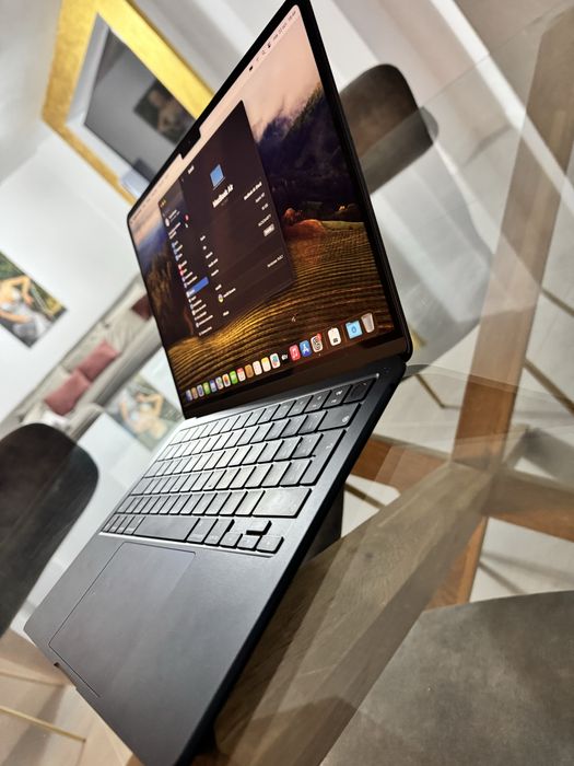 ! MacBook Air 13 M2 (2022) – 16GB RAM – Stare impecabilă!