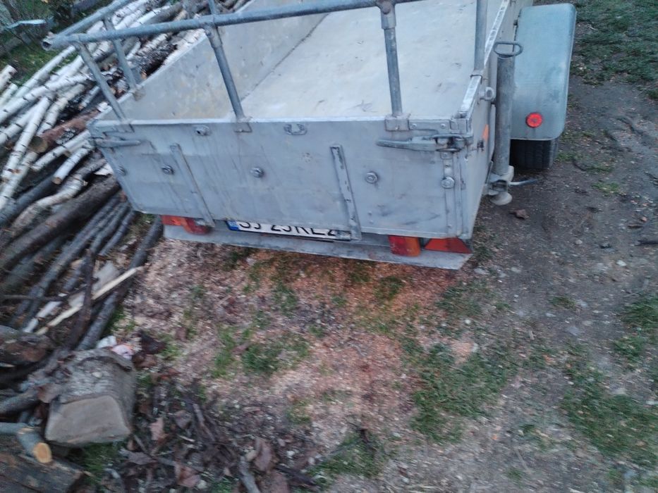 Vînd remorca in stare foarte buna înmatriculată 250-125-130