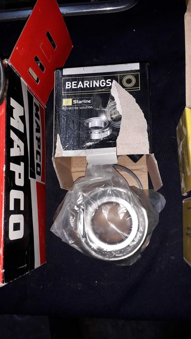 Части ,  ауди 80 - В4 , клапъни, 2бр разпр .вала и други нови части