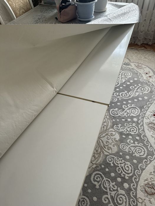 Продам стол для гостиной