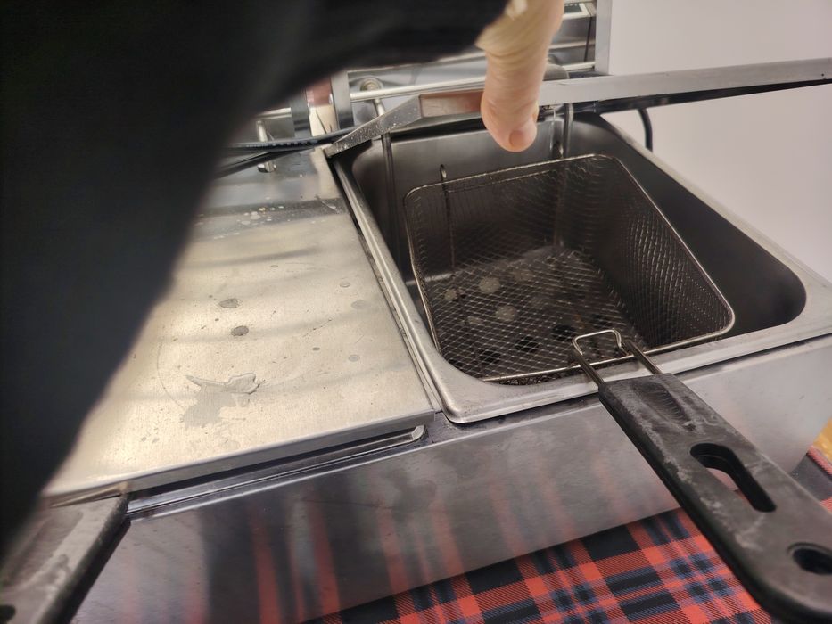 Фритюрник, професионален работещ