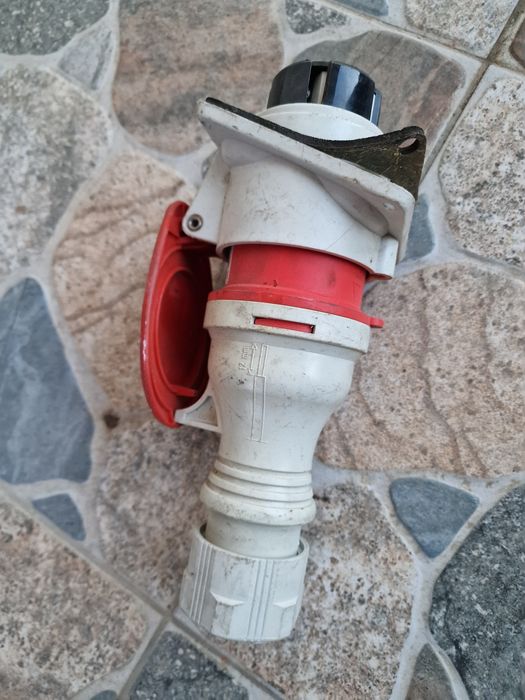 Priza cu fisa 32A/400V