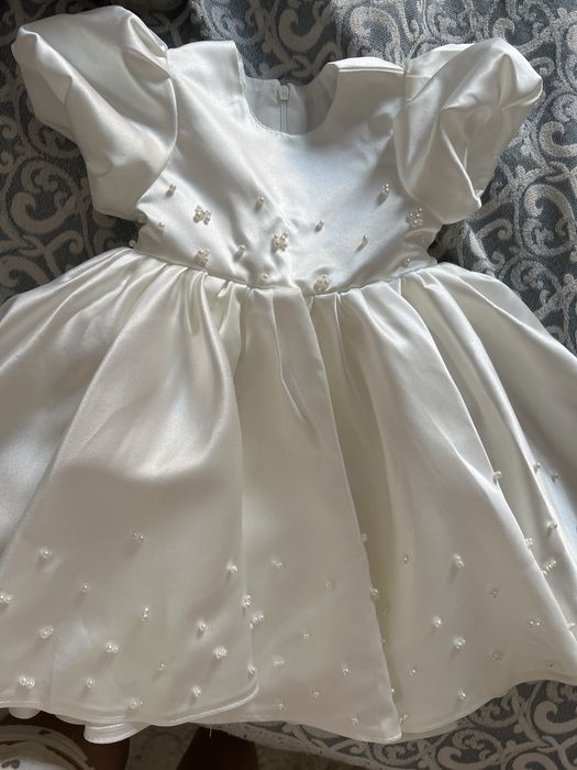Продам платье на годик новое
