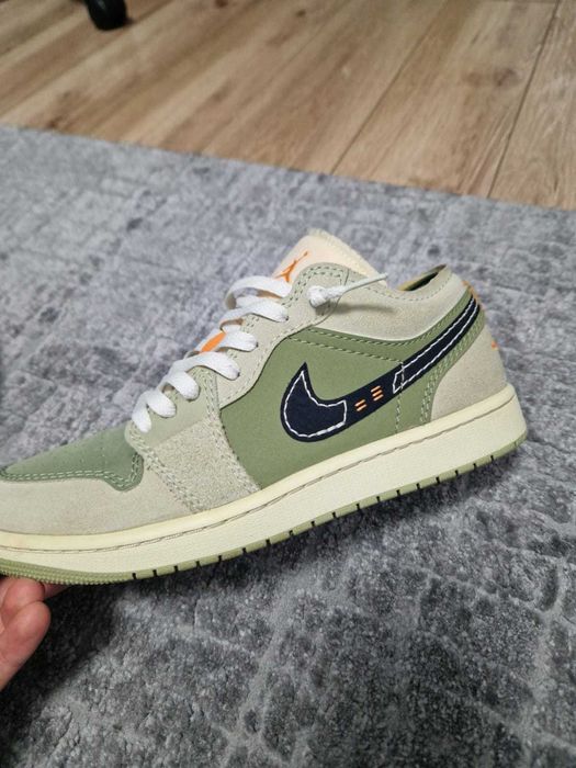 Jordan 1 Low SE Craft Light Olive