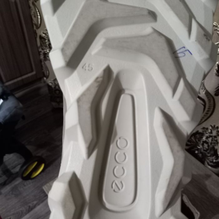 Кроссовки ecco    .
