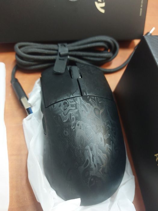 Mouse gaming ultrausor Atack Shark R11 Ultra carbon nou la cutie
