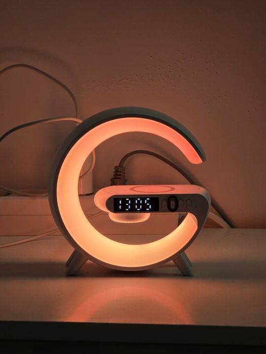 Vand Boxa ambientala cu lumina smart si incarcator wireless