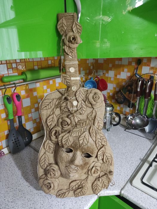 Гитара - картина из джутовой нити