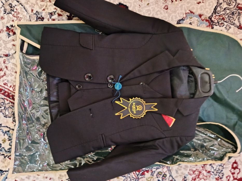 Qora kastyum shim sotiladi troyka bolalarniki2-3 yoshga