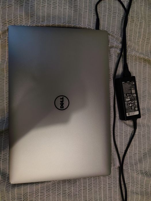 Dell Precision 5520 – i7 | 16 GB RAM | 512 GB SSD | Quadro M1200 4 GB | Tastatură iluminată