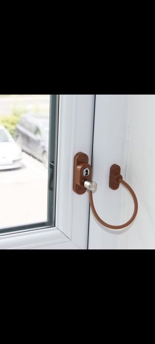 Детские замки безопасности на окна.