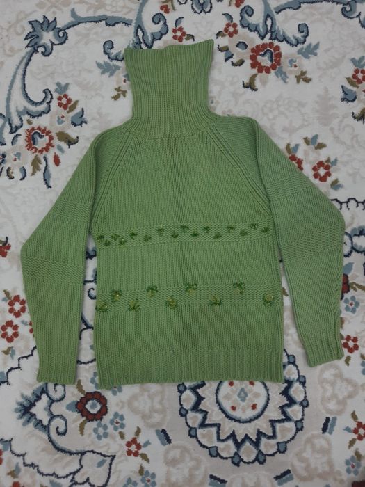 Продам тёплый свитер.